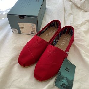 TOMS Women’s Red Classic Canvas